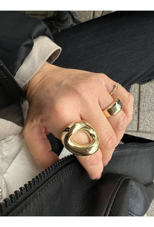 Large Gold Link Ring — image 8 of 14