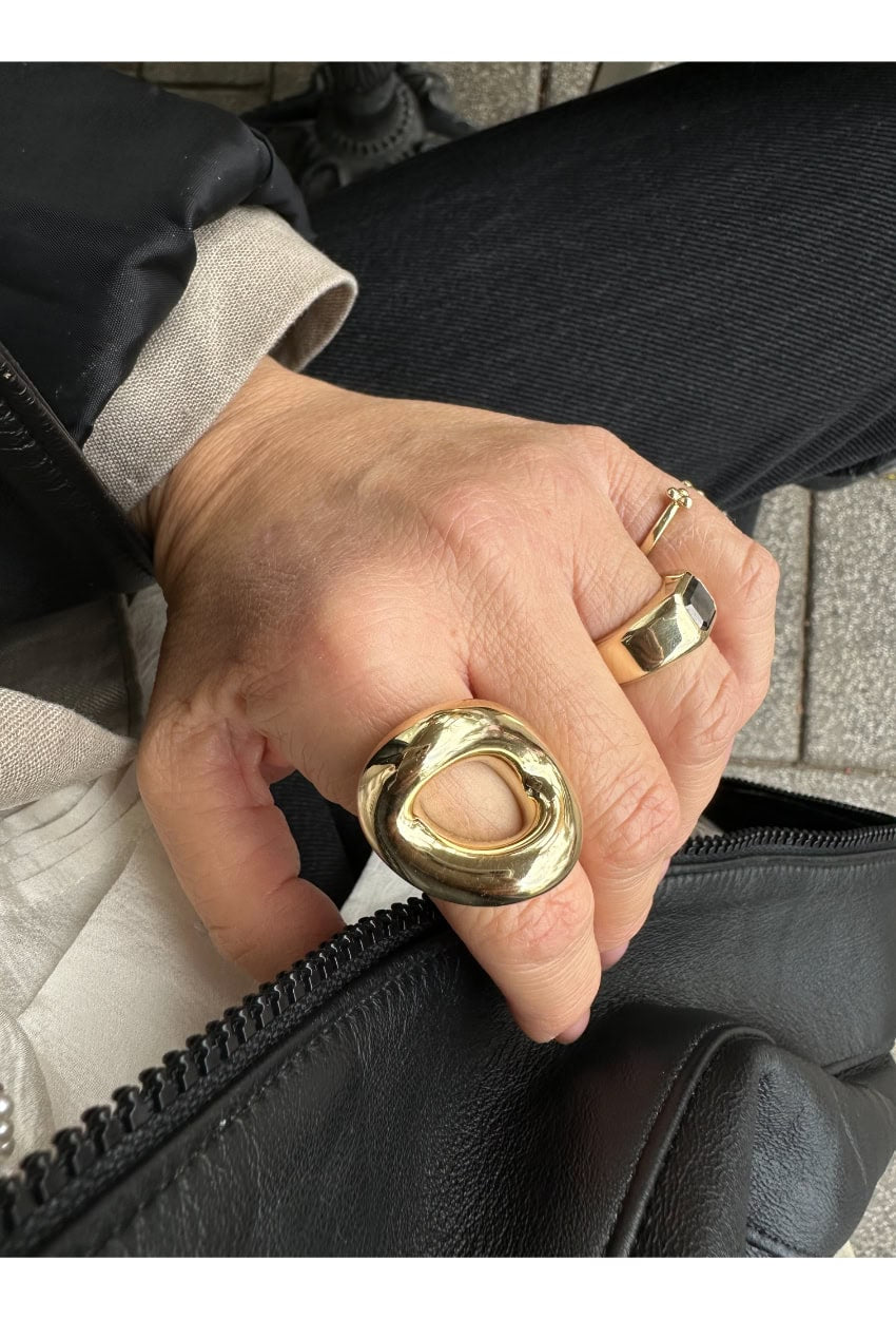 Large Gold Link Ring — image 8 of 14