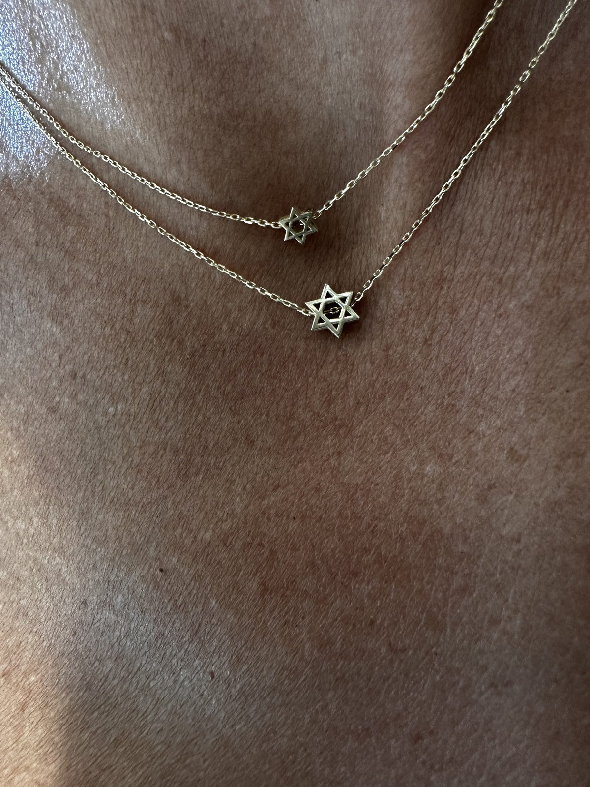 שרשרת מגן דוד קלאסית זהב 14K יפהפייה מרחפת על הצוואר- BENAMI