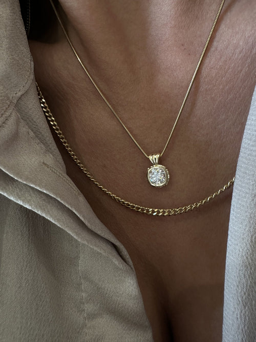 Victoria Charm — image 3 of 16