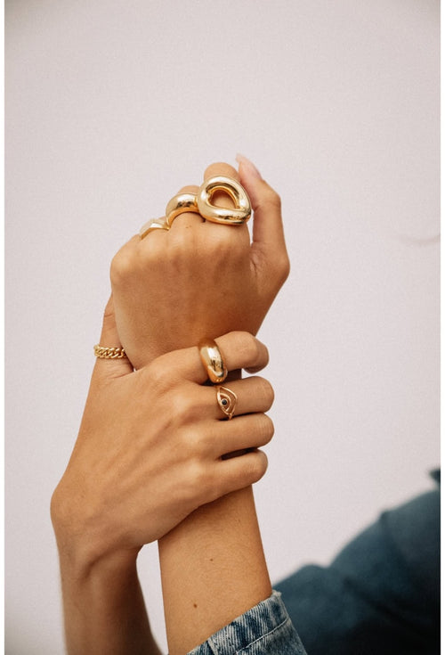 Large Gold Link Ring — image 3 of 14